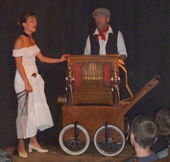 Spectacle cabaret � la Guinguette : nostalgie des Amants d'un jour avec Cr�vecoeur et Violaine