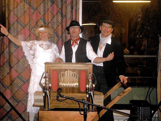 Chanson ancienne et manivelle pour un mariage paysan dans une ambiance de f�te